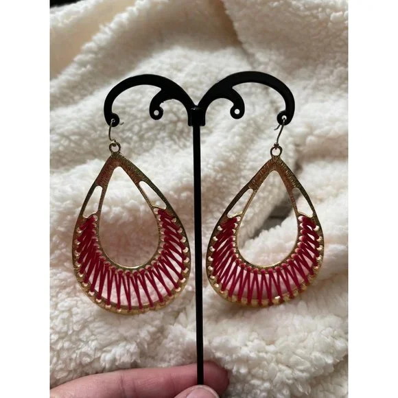 Big Gold Tone Pink Sting Designed Teardrop Statement Earrings - Picture 3 of 11
